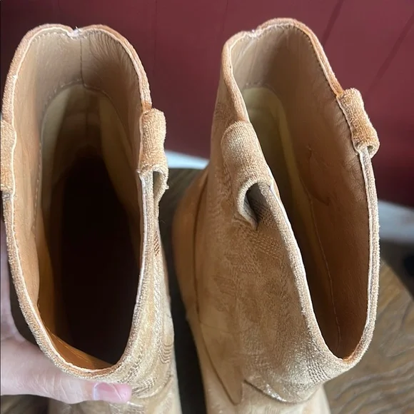 Silver-Tipped Tan Above Ankle Booties Western Style - Picture 9 of 11